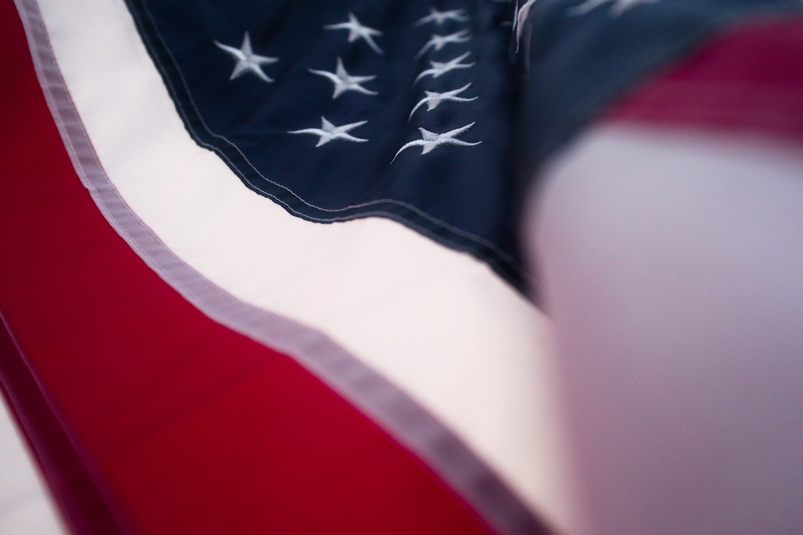 adam-kring-J7J2gSmusmA-unsplash american flag close up